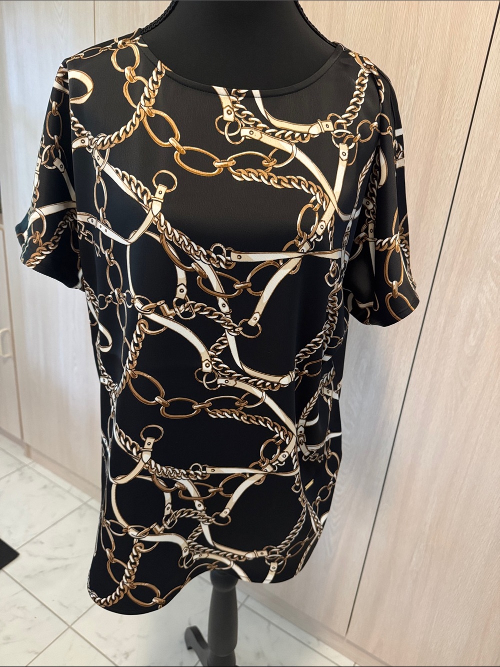 Anne Klein Equestrian Inspired Gold Chain Design Scoop neck Top